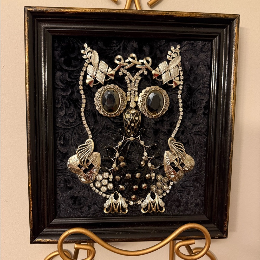 GORGEOUS NWT Silver and Black Owl Wall Art